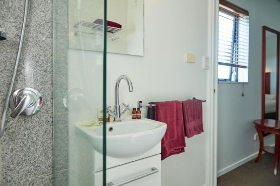 Executive One-Bedroom Suite bathroom